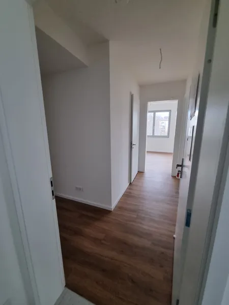 3 ruhige Zimmer Neubau, inkl. Balkon und Einbauküche — photo 1